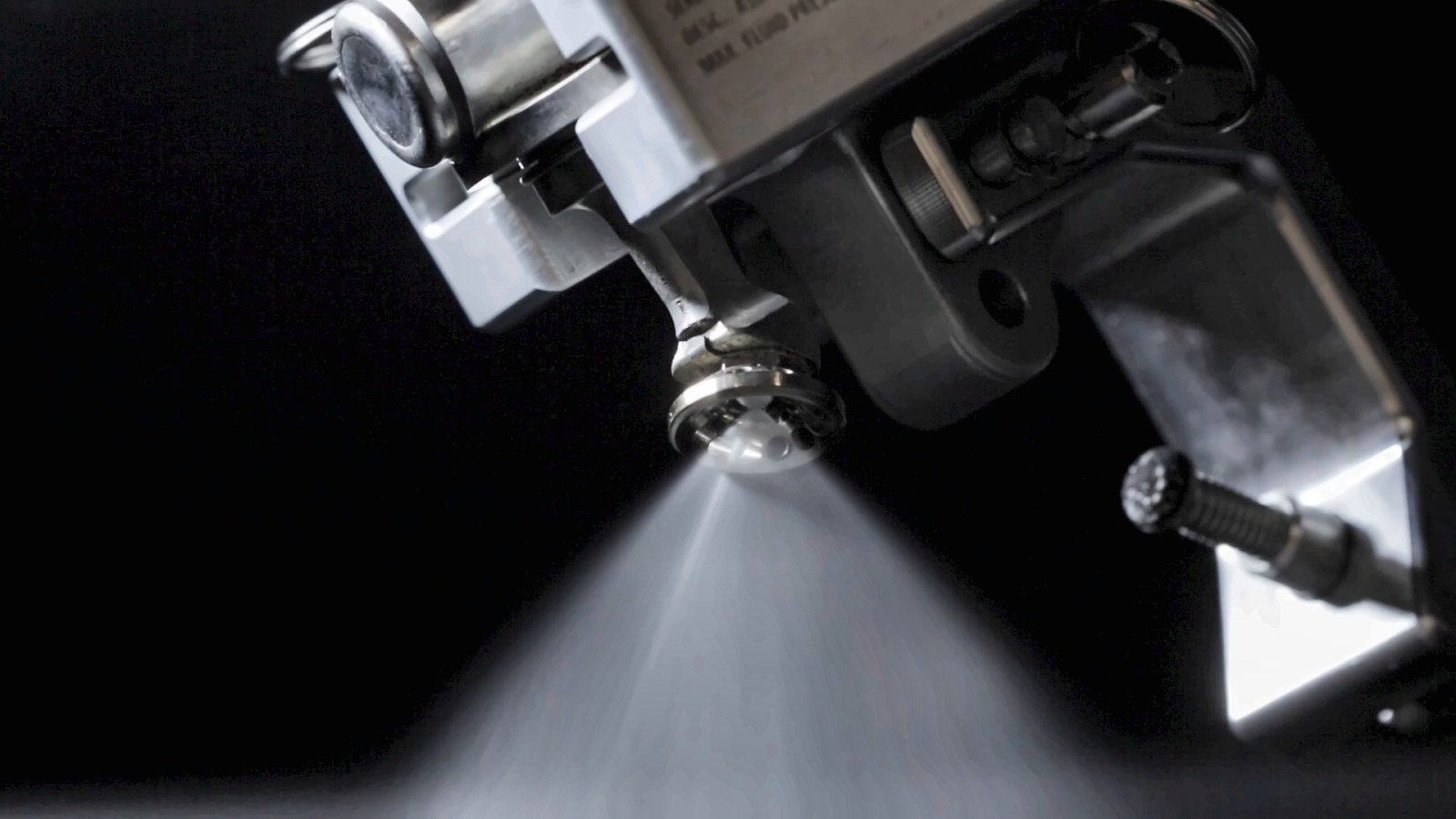 Fuel nozzle spray pattern during testing